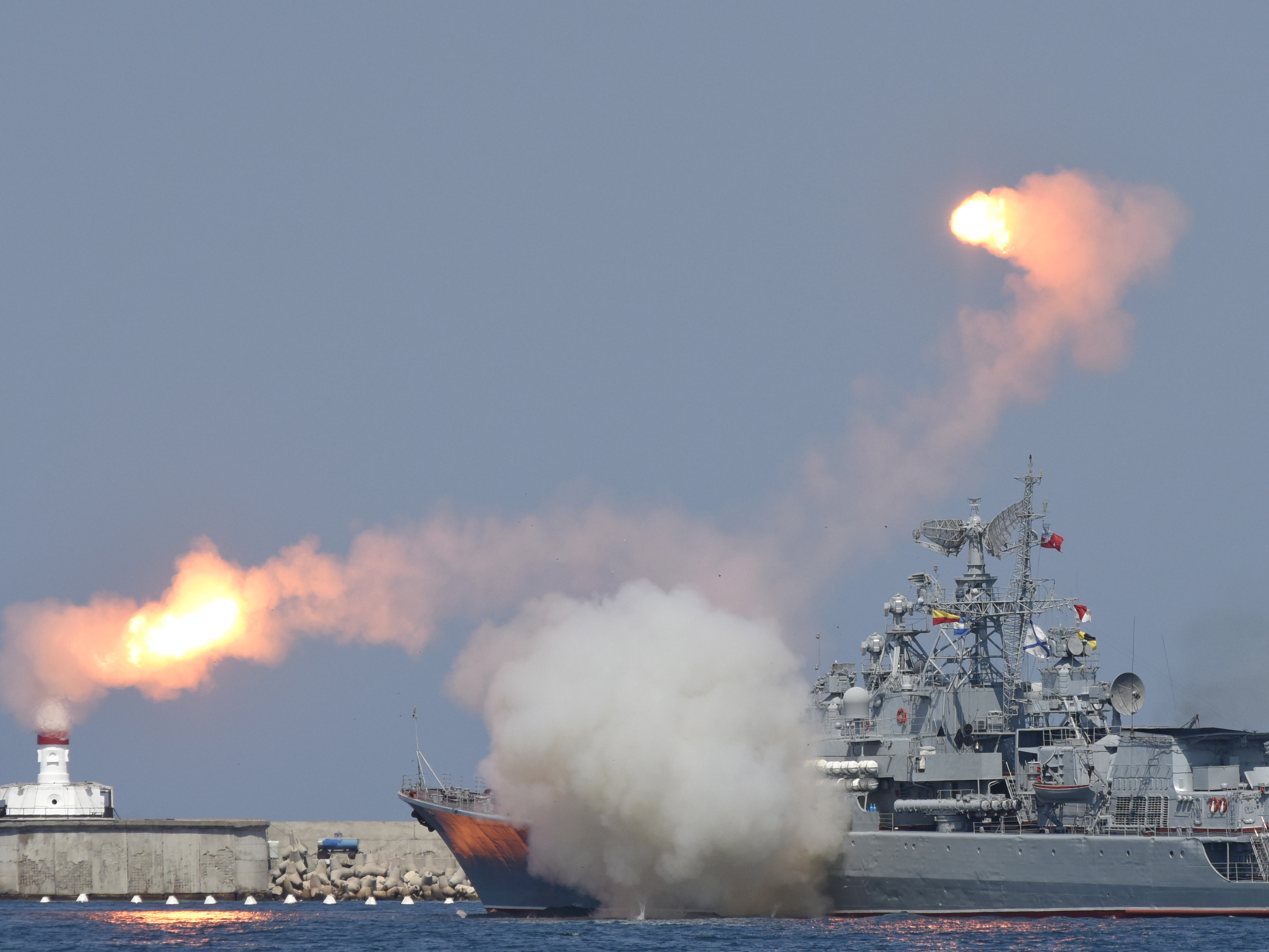 Атаковали корабль в черном море. ВМФ Севастополь. Удар по флоту РФ. Russian Navy.